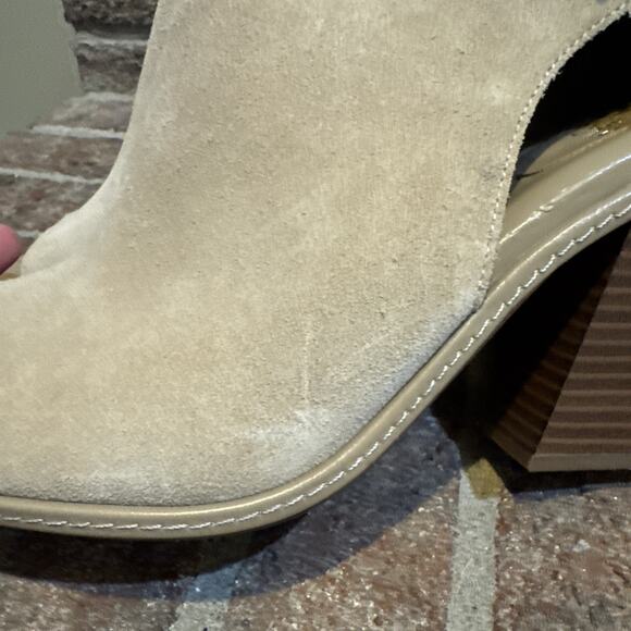 Vince Camuto Fareena Block Heel Open Toe Zip Closure Beige Suede Shoe Womens 11 - Picture 4 of 16